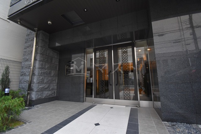 大阪市中央区北久宝寺町２丁目の賃貸マンションのエントランス