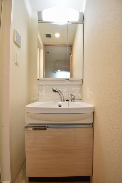 大阪市中央区北久宝寺町２丁目の賃貸マンションの洗面所