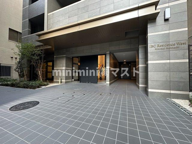 大阪市中央区北久宝寺町４丁目の賃貸マンションのエントランス