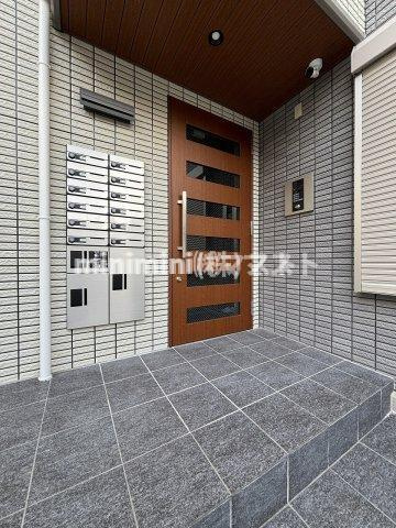 大阪市中央区上本町西２丁目の賃貸マンションのエントランス