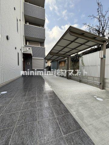 大阪市中央区上本町西２丁目の賃貸マンションの駐車場