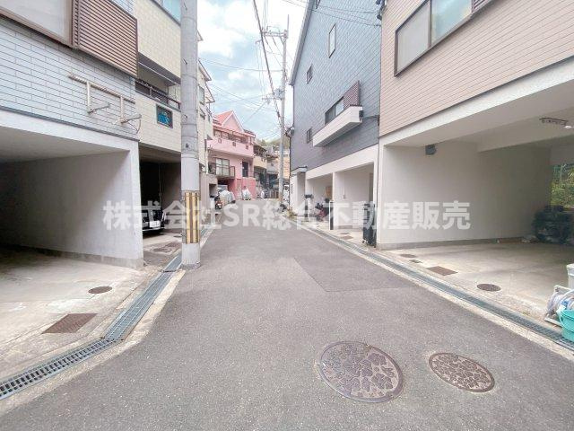 六万寺町1丁目中古戸建の前面道路含む現地写真|前面道路含む現地写真です
