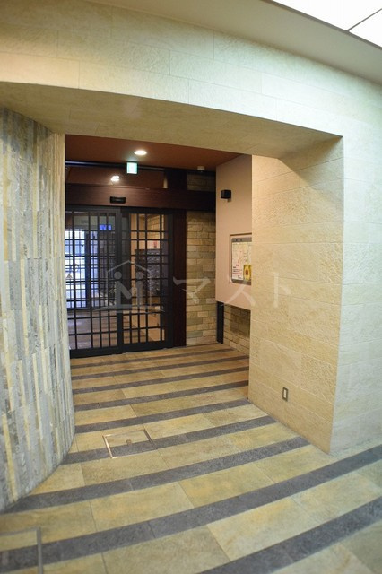 大阪市中央区南船場２丁目の賃貸マンションのロビー