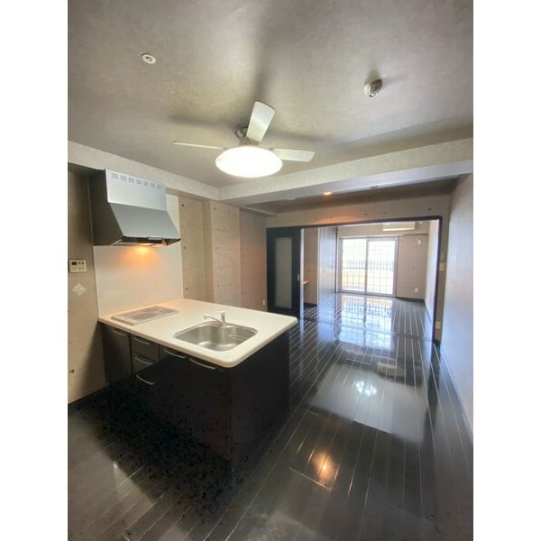 大阪市中央区南船場２丁目の賃貸マンションの居間・リビング