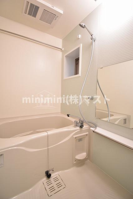 大阪市中央区和泉町２丁目の賃貸マンションの浴室