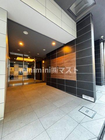 大阪市中央区瓦屋町２丁目の賃貸マンションのエントランス