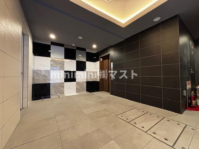 大阪市中央区瓦屋町２丁目の賃貸マンションのロビー