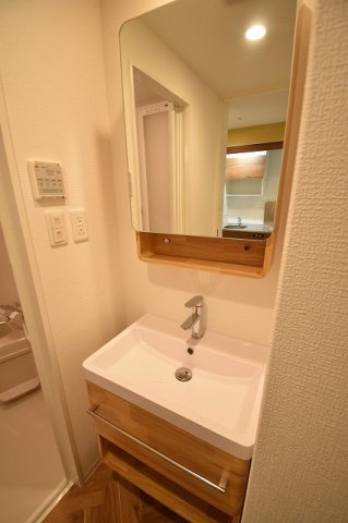 大阪市中央区瓦屋町２丁目の賃貸マンションの洗面所