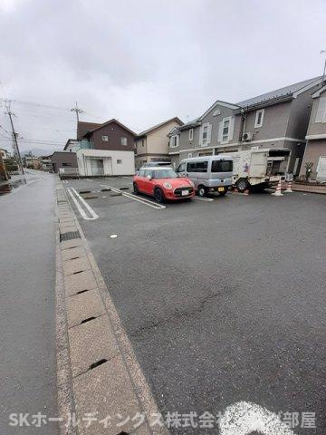 フレイムＢの駐車場