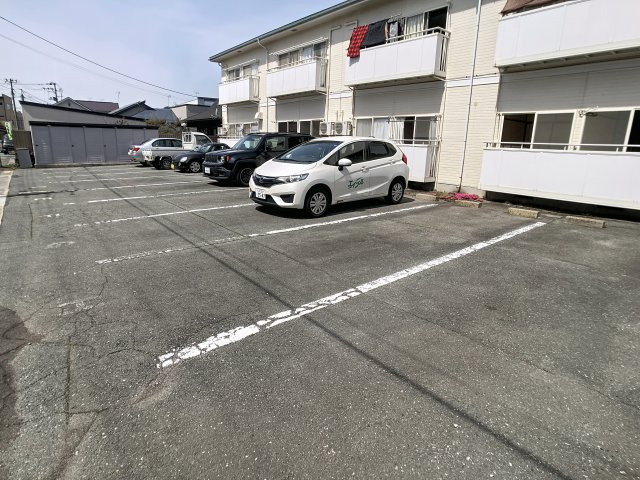 プチメゾンAの駐車場