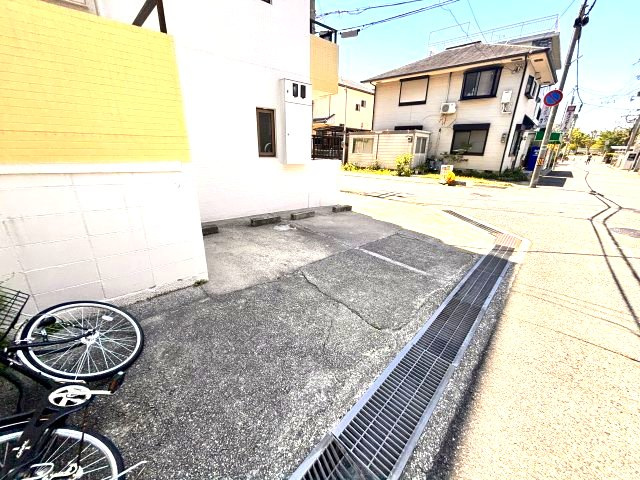 リッジヴィラ魚崎の駐車場