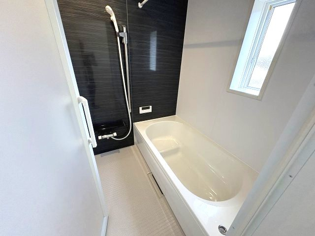 【内装】 | 大野城市平野台1丁目第7　1号棟（全2棟）【仲介手数料無料・0円】 | 施工例。浴室です。施工例は完成時と異なる場合があります。