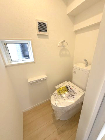 【内装】 | 大野城市平野台1丁目第7　1号棟（全2棟）【仲介手数料無料・0円】 | 施工例。1階のトイレです。施工例は完成時と異なる場合があります。