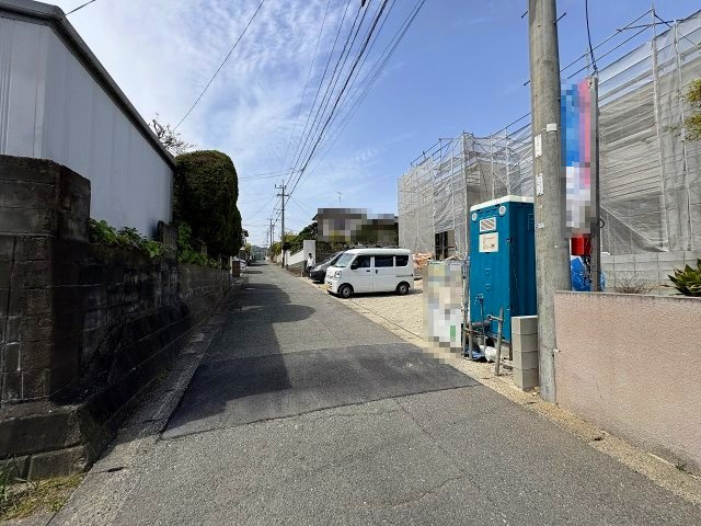 【その他】 | 大野城市平野台1丁目第7　1号棟（全2棟）【仲介手数料無料・0円】 | 現地写真。前面道路です。