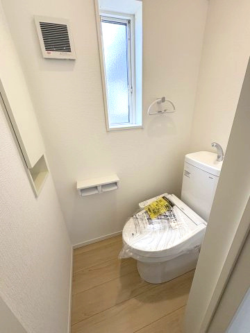 【内装】 | 大野城市平野台1丁目第7　1号棟（全2棟）【仲介手数料無料・0円】 | 施工例。2階にもトイレです。施工例は完成時と異なる場合があります。