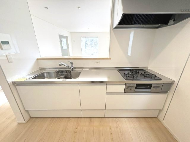 【キッチン】 | 大野城市平野台1丁目第7　1号棟（全2棟）【仲介手数料無料・0円】 | 施工例。施工例は完成時と異なる場合があります。
