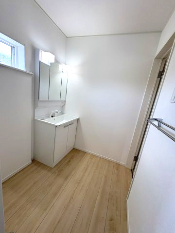 【洗面所】 | 大野城市平野台1丁目第7　1号棟（全2棟）【仲介手数料無料・0円】 | 施工例。施工例は完成時と異なる場合があります。