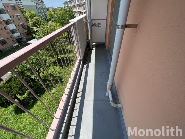 鶴山台19号棟のバルコニー