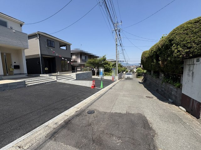 【その他】 | 大野城市平野台1丁目第7　2号棟（全2棟）【仲介手数料無料・0円】 | 現地写真。前面道路です。
