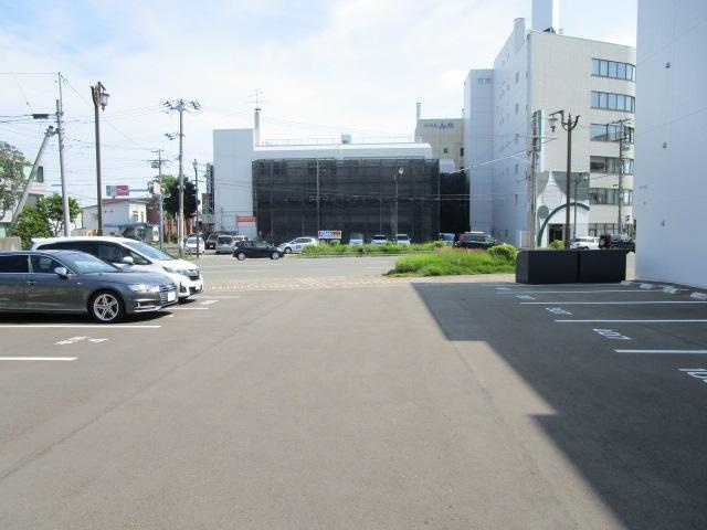 グレイス ティアラの駐車場