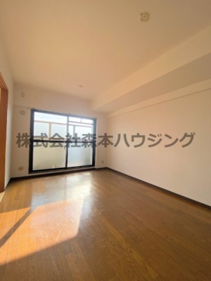 【居間・リビング】 | 　グレイシィーK・Y | ※反転タイプ別室の写真となります。
　設備内容など相違がある場合あくまで現状優先となります。