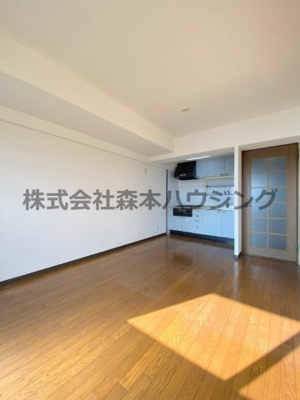 【居間・リビング】 | 　グレイシィーK・Y | ※反転タイプ別室の写真となります。
　設備内容など相違がある場合あくまで現状優先となります。