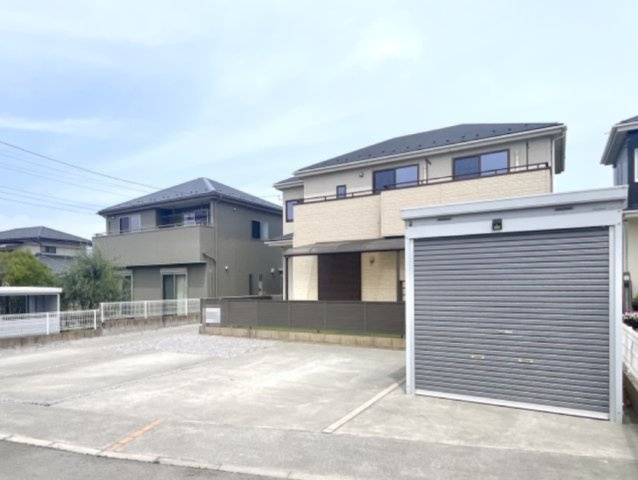 【中古戸建】藤岡市小林の外観|■外観｜ここから始まる「日常」はご家族にとってかけがえのない時間となります。少しでも豊かに、快適に。