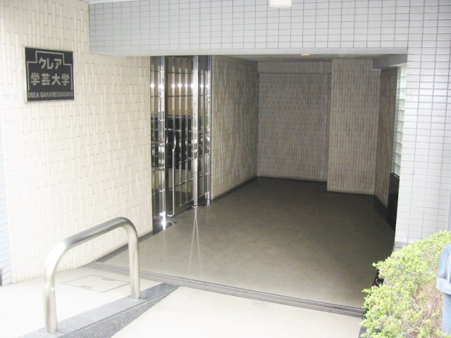 クレア学芸大学のエントランス