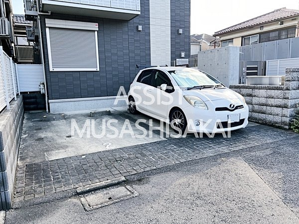 サクラーレの駐車場