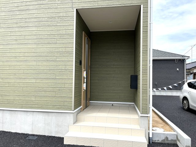 【エントランス】 | 仲介手数料無料！須恵小学校に通える新築戸建　山陽小野田市南竜王町　第１－３号棟　クレイドルガーデン　アーネストワン | ダイヤルキー付きの郵便受け