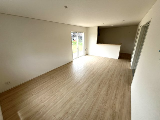 【居間・リビング】 | 仲介手数料無料！須恵小学校に通える新築戸建　山陽小野田市南竜王町　第１－３号棟　クレイドルガーデン　アーネストワン | １坪タイプのゆったりとしたお風呂