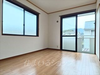 パール有安　Ｅ棟の居間・リビング