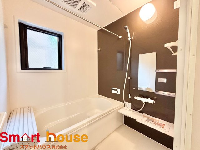 相模原市南区豊町　新築1棟！の浴室|一日の疲れを癒してくれる場所なので快適に過ごしていただく為にゆったりサイズのバスタブを用意しました。