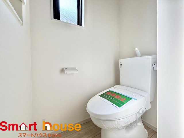 相模原市南区豊町　新築1棟！のトイレ|節水型でエコなトイレには今では当たり前のウォシュレット付き。換気機能も着いているので常に快適ですね♪