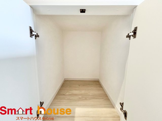 相模原市南区豊町　新築1棟！の収納|階段のしたすらも収納にしてしまうハイセンス！
デッドスペースを一切作らずに、有効活用する貴重な収納！