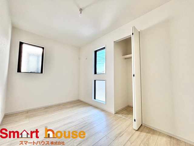 相模原市南区豊町　新築1棟！の洋室|全居室収納付きで機能的♪広々収納でオフシーズンの服もすっきり片付です。インテリアにもこだわれますね！