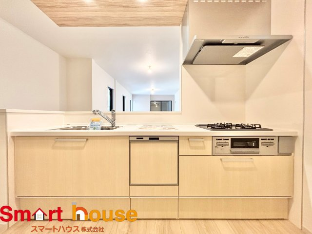 相模原市南区豊町　新築1棟！のキッチン|ママに嬉しい収納充実のキッチンです♪ストック食材もすっきり片付き、清潔な空間で毎日のお料理が快適に！