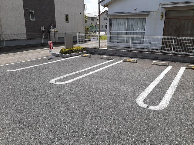 カーサ　クアットロの駐車場|カースペースがあります