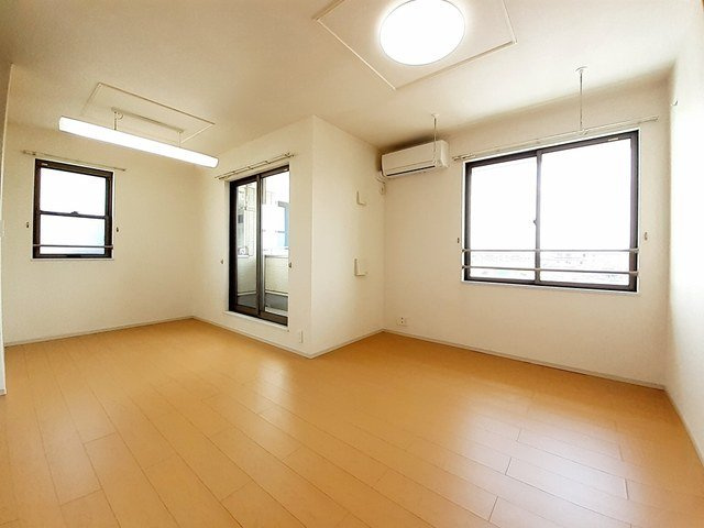 カーサ　クアットロの居間・リビング|ゆったりとした居間です