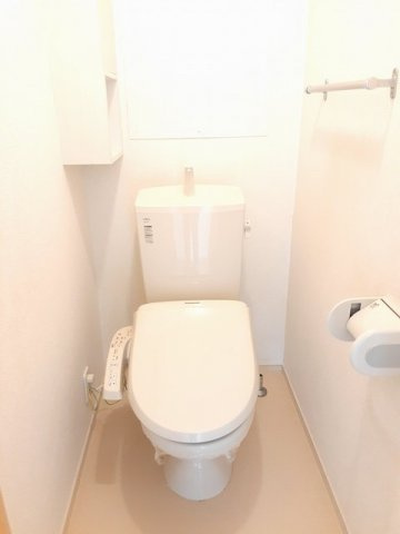 カーサ　クアットロのトイレ|落ち着いた色調のトイレです