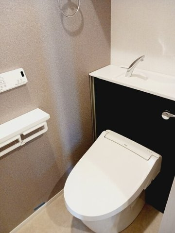 プラウド　シティ　南大塚　Ｆのトイレ|落ち着いた色調のトイレです