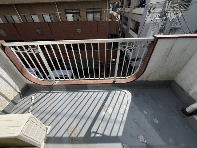 新神戸マンション北館のバルコニー