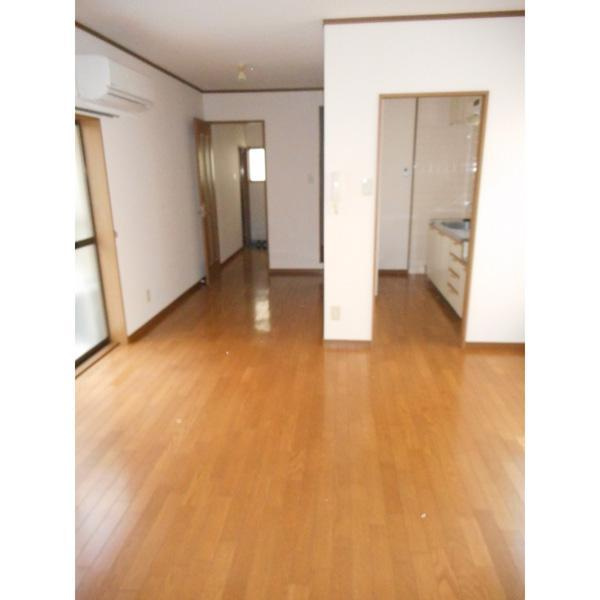 メゾンエヌケイ101の居間・リビング