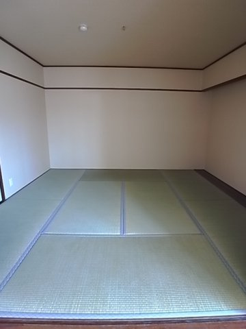 グランパレ苦楽園の居間・リビング