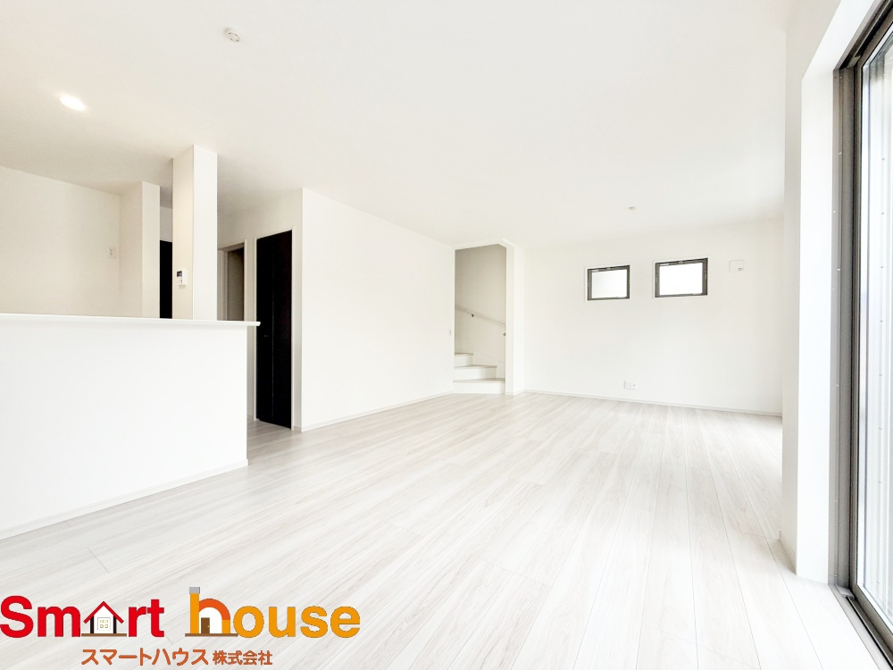 相模原市緑区二本松３期の居間・リビング|ご家族みんなで長い時間を過ごすリビングは一番居心地のいいものであって欲しいですね。開放感のある広々リビングに光と風を呼び込みます。収納も多く快適な住空間を実現します。
