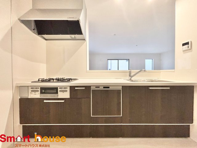 町田市高ヶ坂　新築1棟のキッチン|大容量収納付きキッチンは、調味料などをスッキリさせ綺麗な空間で気持のいい料理を手助けします！
