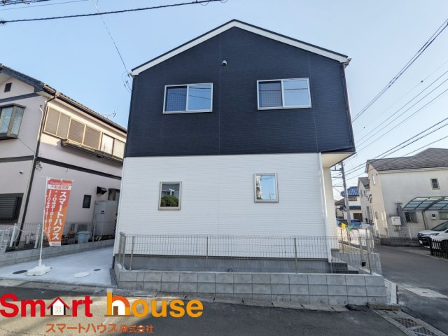 町田市高ヶ坂　新築1棟の外観|お住まいの前面道路が広いと駐車が楽になり、陽当たりも遮られないので明るく居心地の良いお家になります♪
