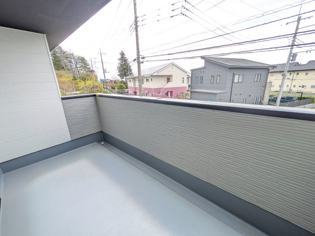 水戸市元吉田町　14期　新築戸建て　3号棟のバルコニー|洗濯物も布団もまとめて干せるワイド設計。
広々としたワイドバルコニーで、家事の効率が上がり、日々の暮らしが快適になります。