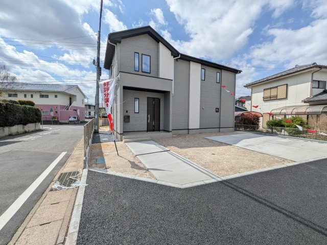 水戸市元吉田町　14期　新築戸建て　3号棟の前面道路含む現地写真|現地完成済で建物や駐車場、お庭も全てご覧いただけます。
陽当たりや敷地の広さをご確認できます！
本日のご見学も可能です♪
お気軽にお電話またはお問い合わせください。