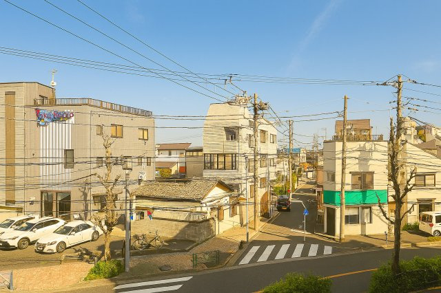コスモ柴又駅前の展望|外の景色が、ただの風景ではなく“暮らしの一部”になる住まい。窓の向こうに広がる空や街並みが、毎日に彩りと深呼吸をくれる、そんな豊かさがここにはあります。